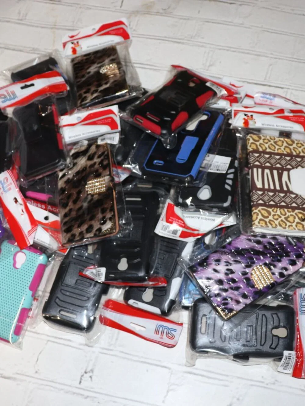 📦 Mystery Tech Box · ~30 Mixed Phone Cases · New Old Stock